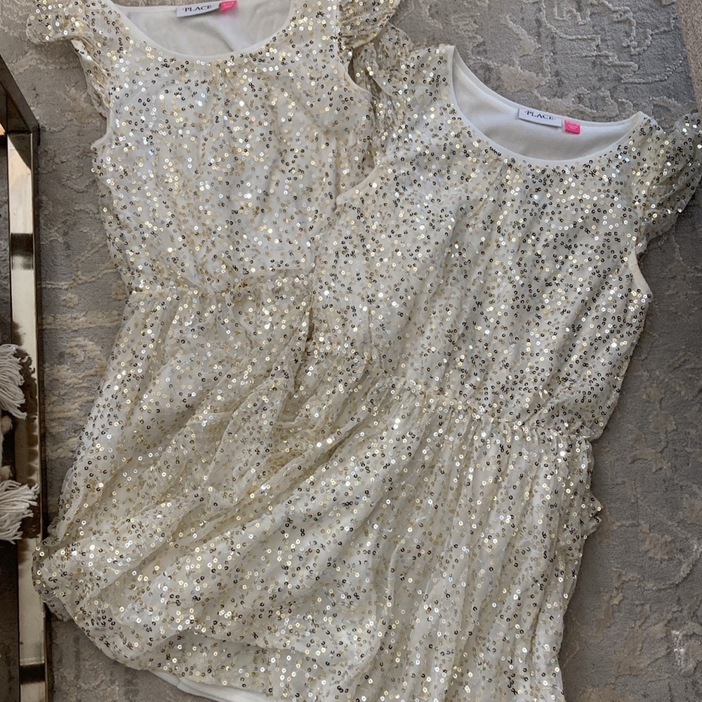 Lots of 8 matching/coordinated dresses, ideal for twins or siblings. - Picture 2 of 4